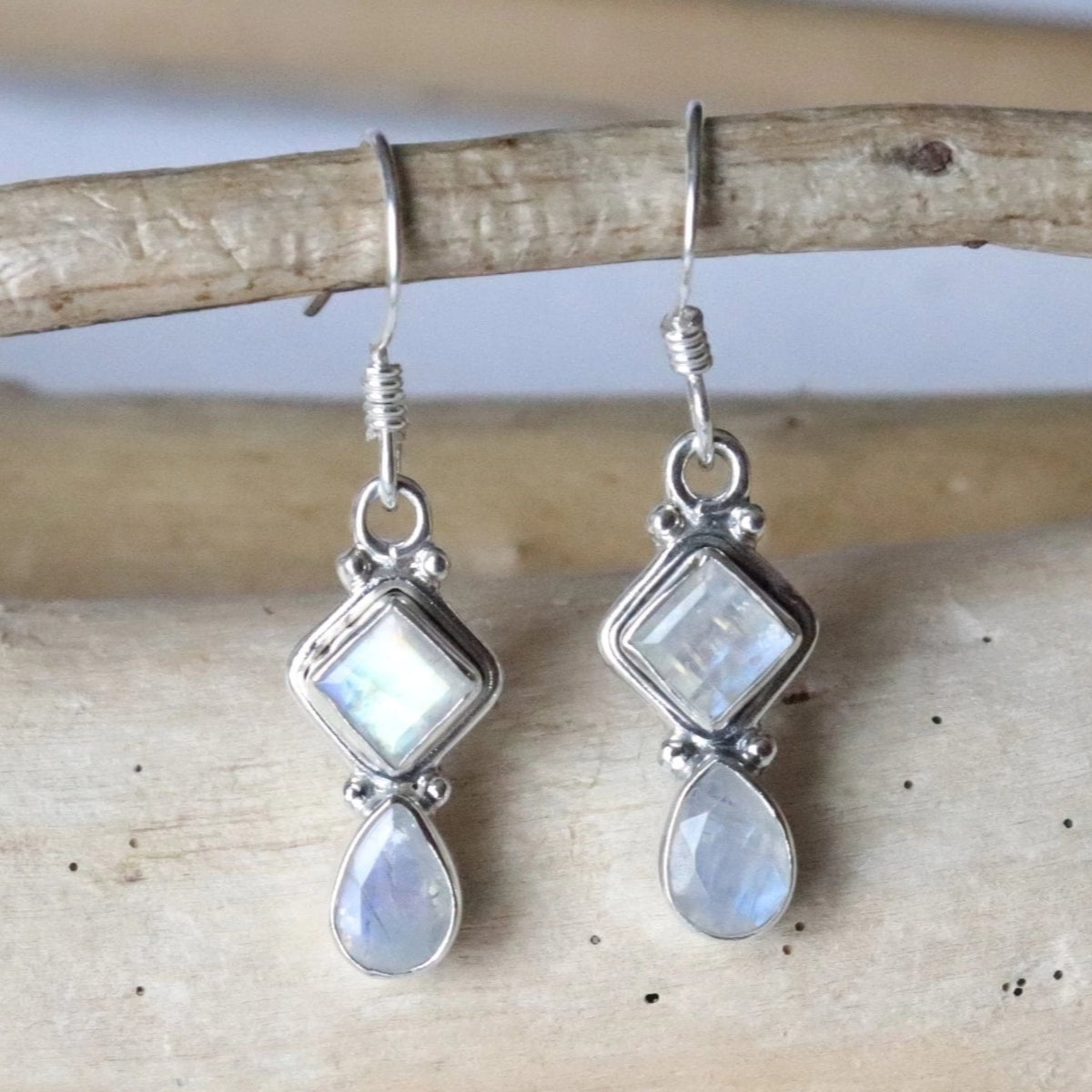 Boucles d'oreilles en argent et pierre de lune - Petite Rainette