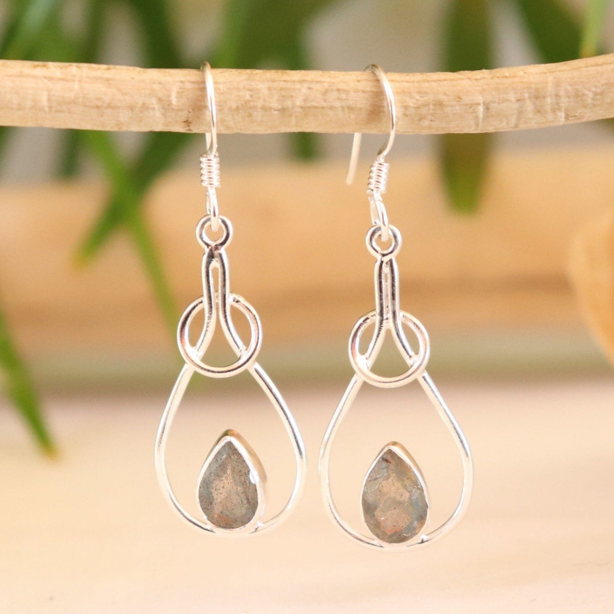 Boucle d'oreilles longues argent en labradorite forme poire
