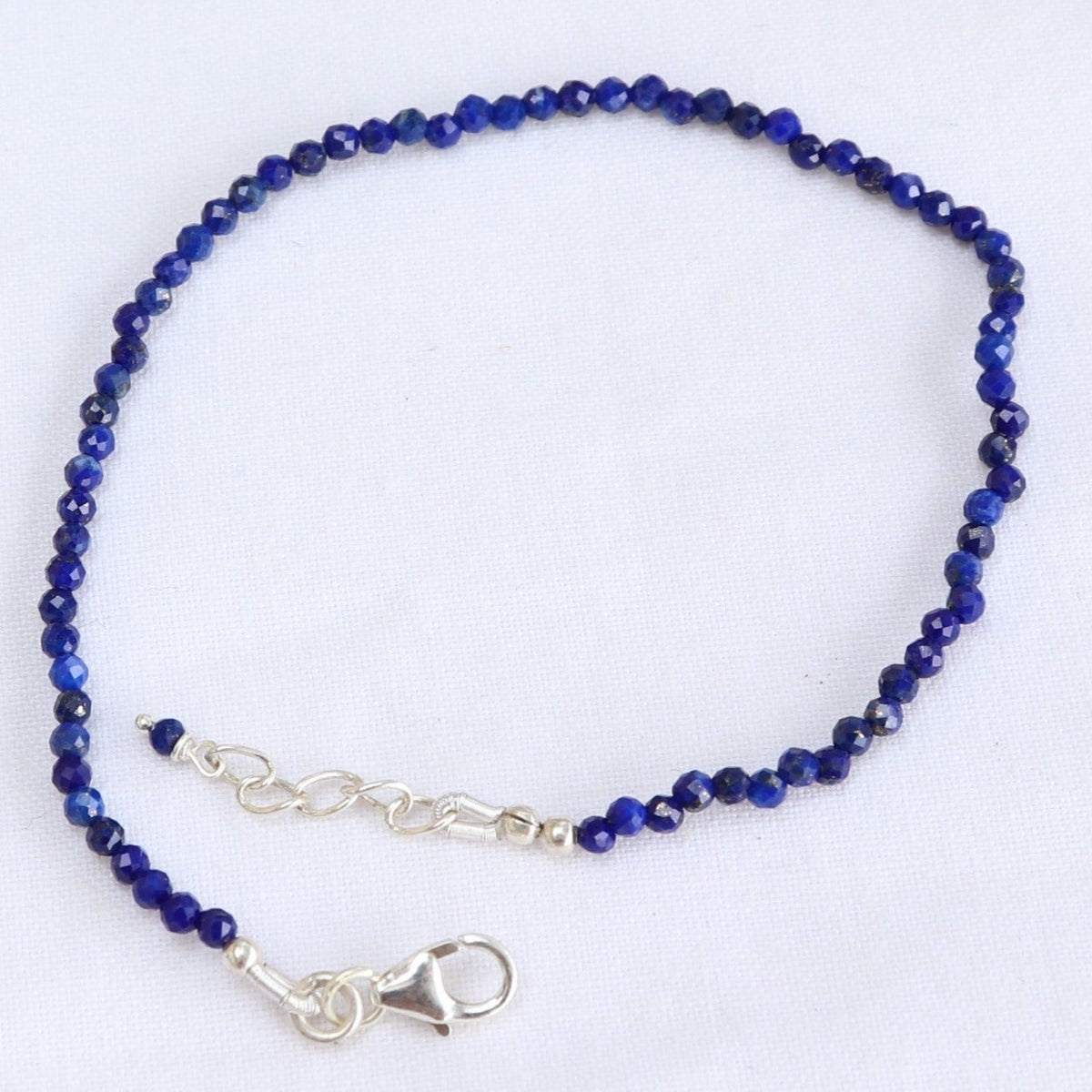 Bracelet fin en argent et lapis lazuli