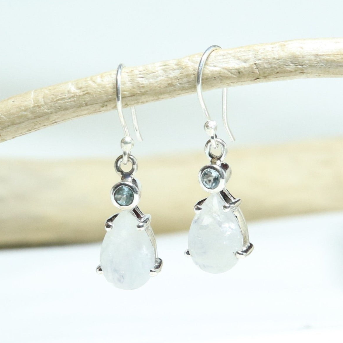 Boucles d'oreilles en argent pierre de lune et topaze bleue - Petite Rainette