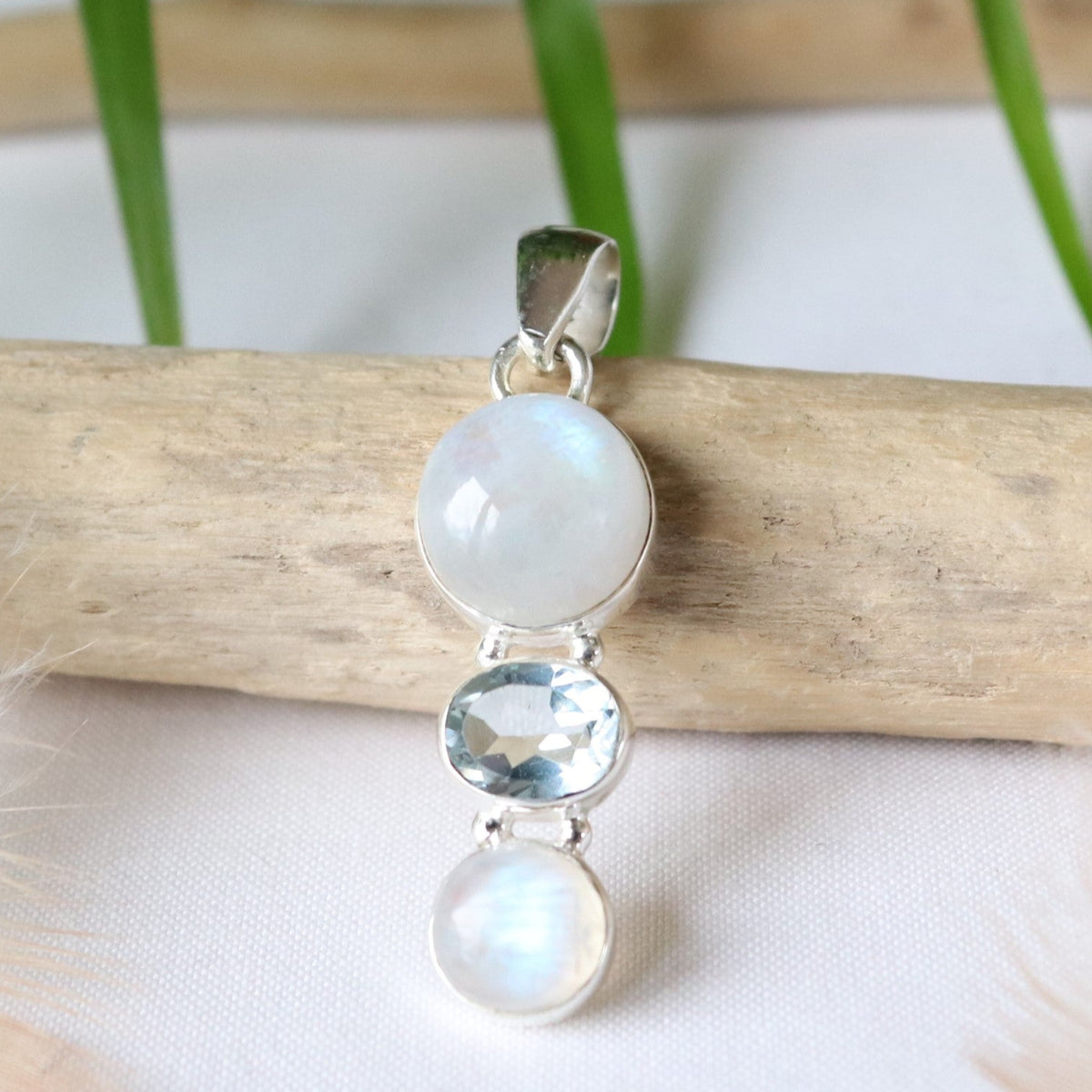 Pendentif argent en pierre de lune et topaze bleue - Petite Rainette