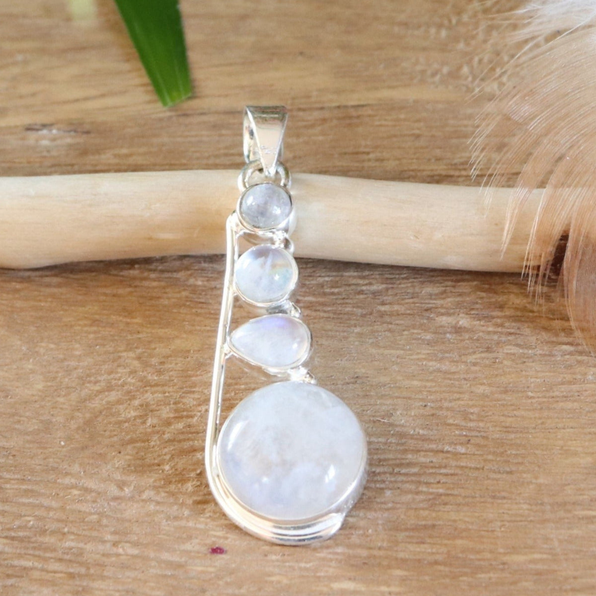 Pendentif en argent et 4 pierres de lune