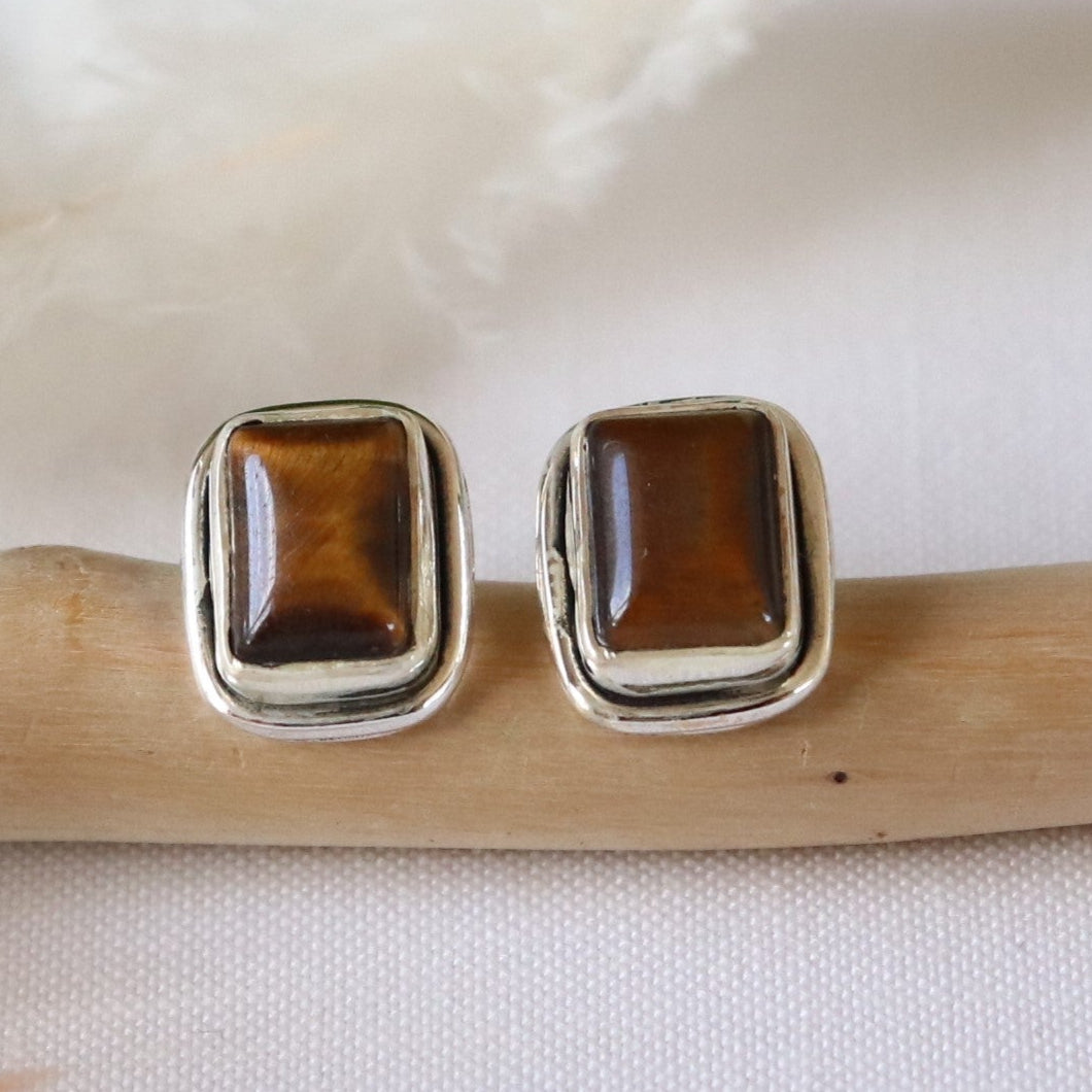 Clous d'oreilles rectangulaires en argent et oeil de tigre - Petite Rainette