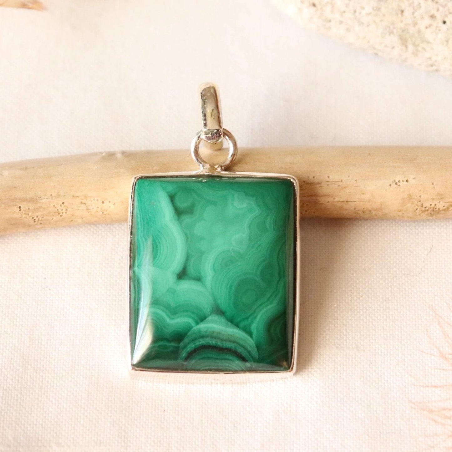 Pendentif rectangulaire en argent et malachite