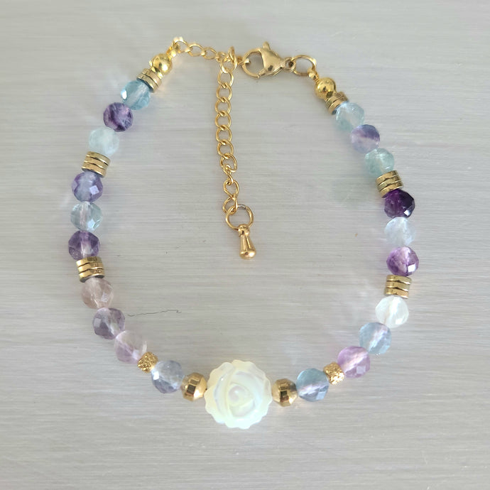 Bracelet en fluorite et nacre.