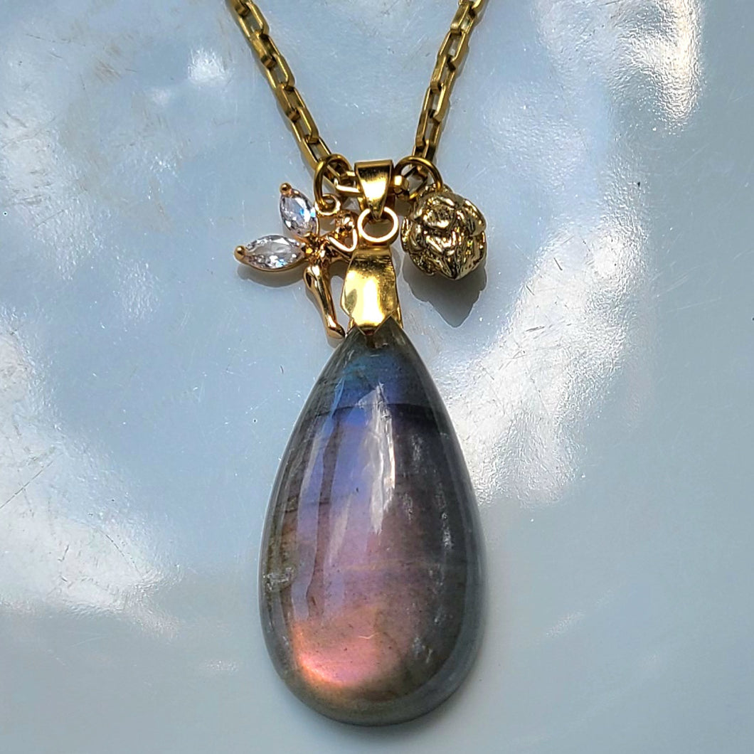 Collier en acier et labradorite violette