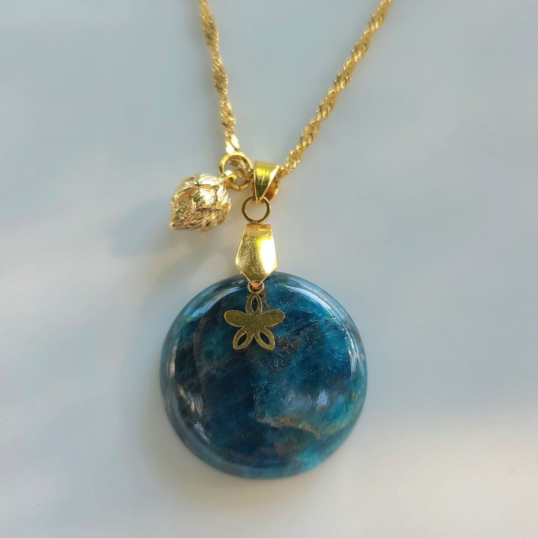 Collier en acier et apatite