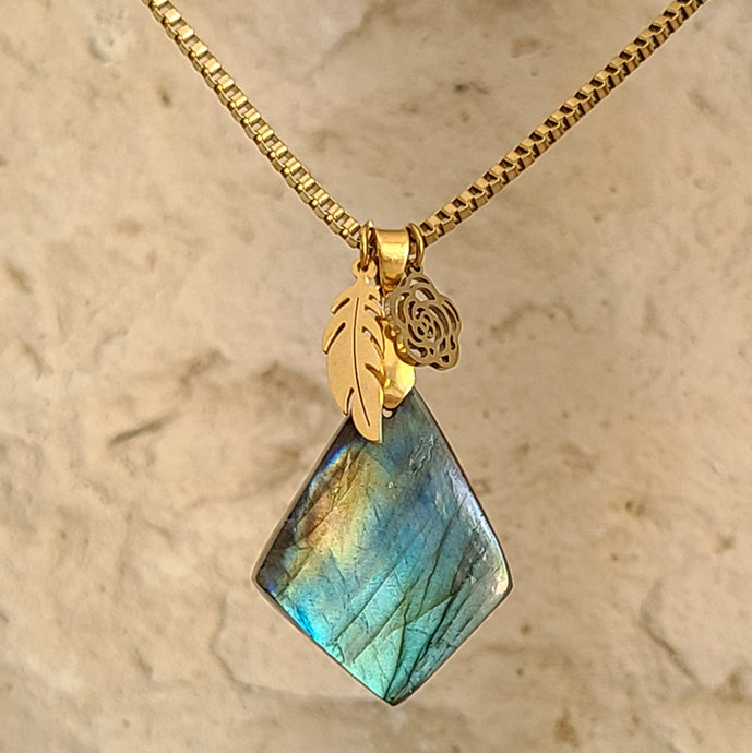 Nouveauté - Collier en acier et labradorite