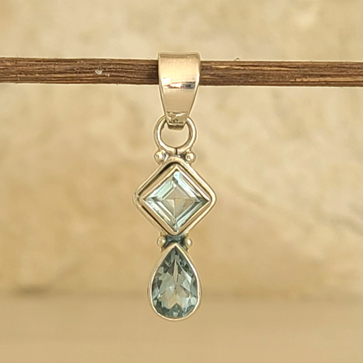 Pendentif en argent et topaze bleue - Petite Rainette