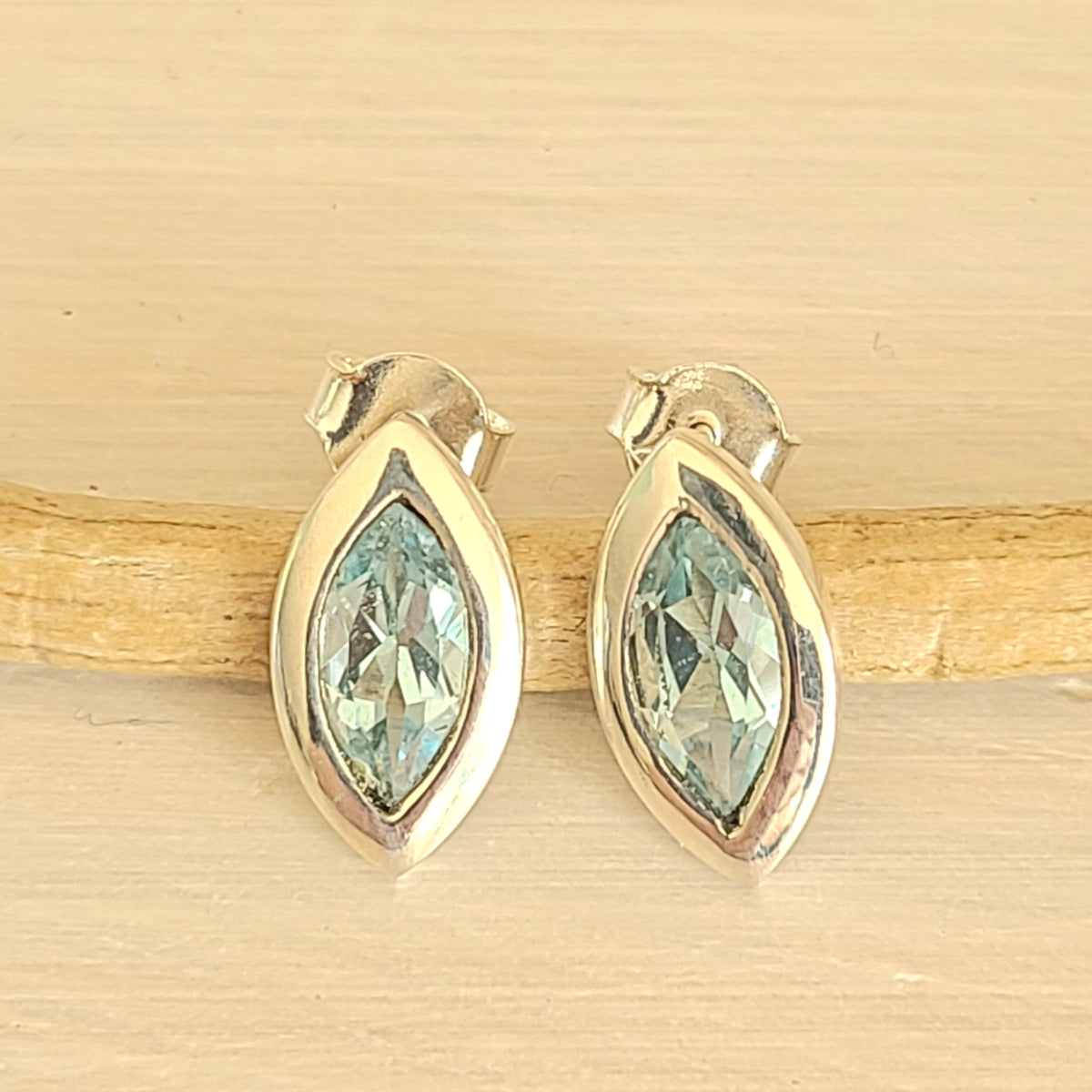Puces d'oreilles en argent et topaze bleue - Petite Rainette