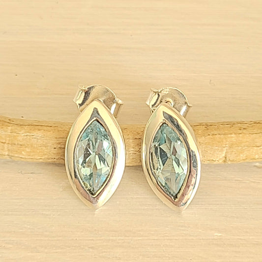 Puces d'oreilles en argent et topaze bleue - Petite Rainette