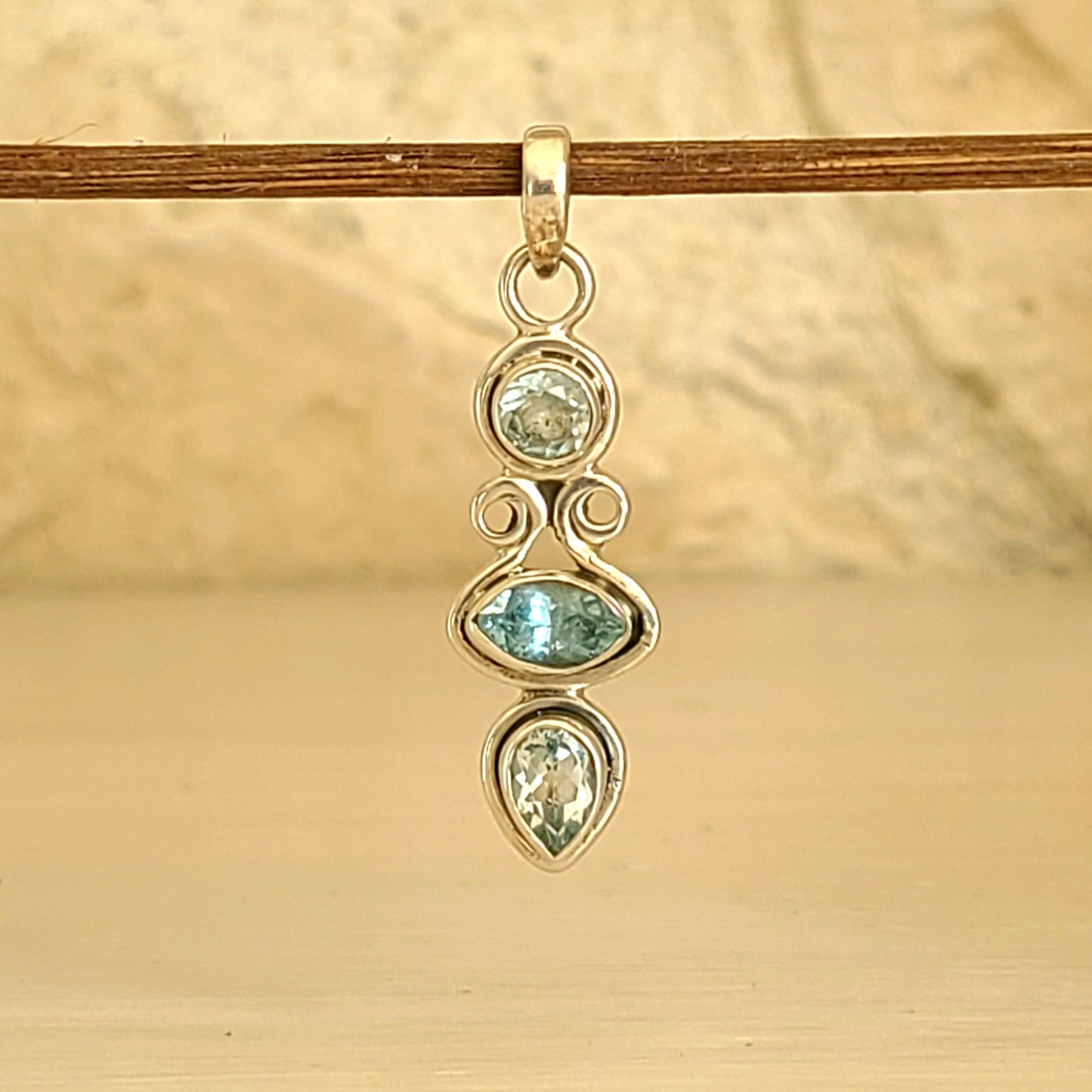 Promotion - Pendentif argent et topaze bleue - Petite Rainette