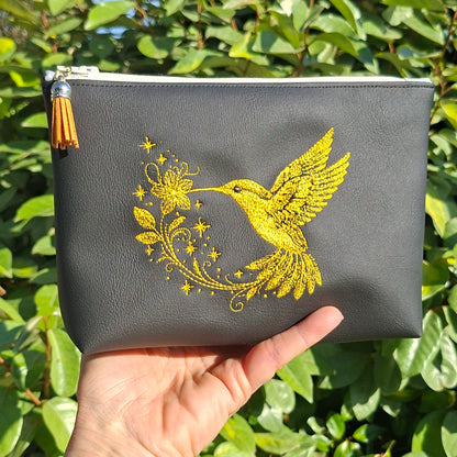 Trousse femme brodée colibri