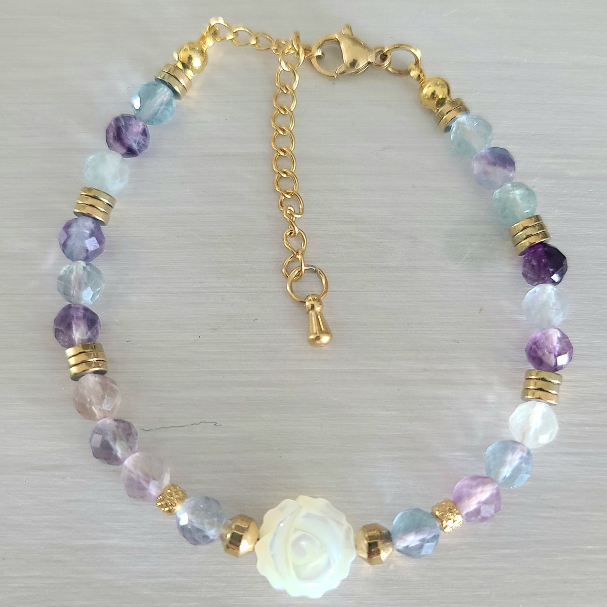 Bracelet en fluorite nacre et acier inoxydable doré - Petite Rainette