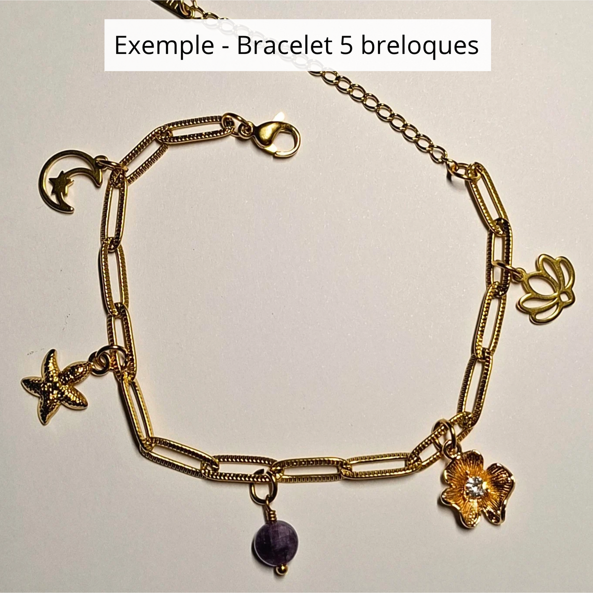 Exemple de bracelet personnalisé doré avec 5 breloques, pierres naturelles et symboles