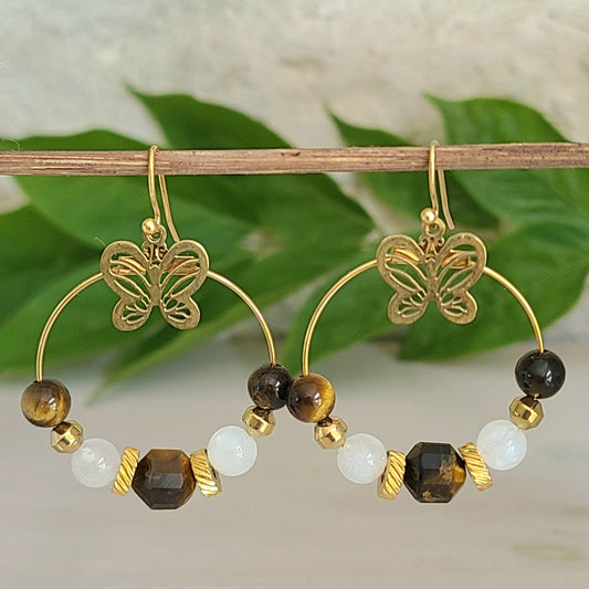 Boucles d'oreilles créoles dorées en oeil de tigre et jade blanc