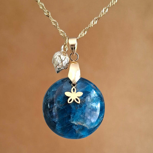 Collier en acier doré et apatite - Pièce unique