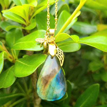 Collier acier doré en labradorite goutte, reflets bleus et dorés - Petite Rainette Bijoux