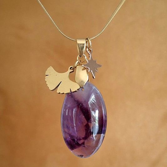 Collier doré en améthyste trapiche avec breloque étoile et feuille de ginkgo 