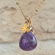 Charger l'image dans la galerie, Collier en charoïte naturelle violette forme goutte avec breloques papillon et étoile zirconium.