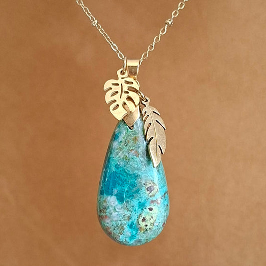 Collier en chrysocolle naturelle taillée en forme de poire, pièce uniqu