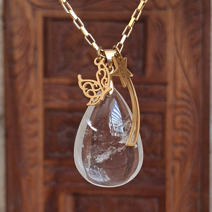 Collier en cristal de roche naturel forme goutte sur chaîne en acier inoxydable doré