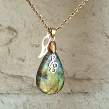 Charger l'image dans la galerie, Collier en labradorite naturelle forme poire sur chaîne acier inoxydable doré