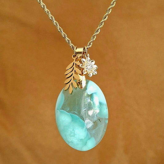 Collier hemimorphite ovale vert pale pierre naturelle acier inoxydable dore feuille fleur zirconium