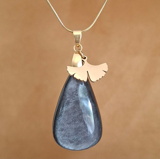 Collier en obsidienne argentée forme goutte avec breloque feuille de ginkgo