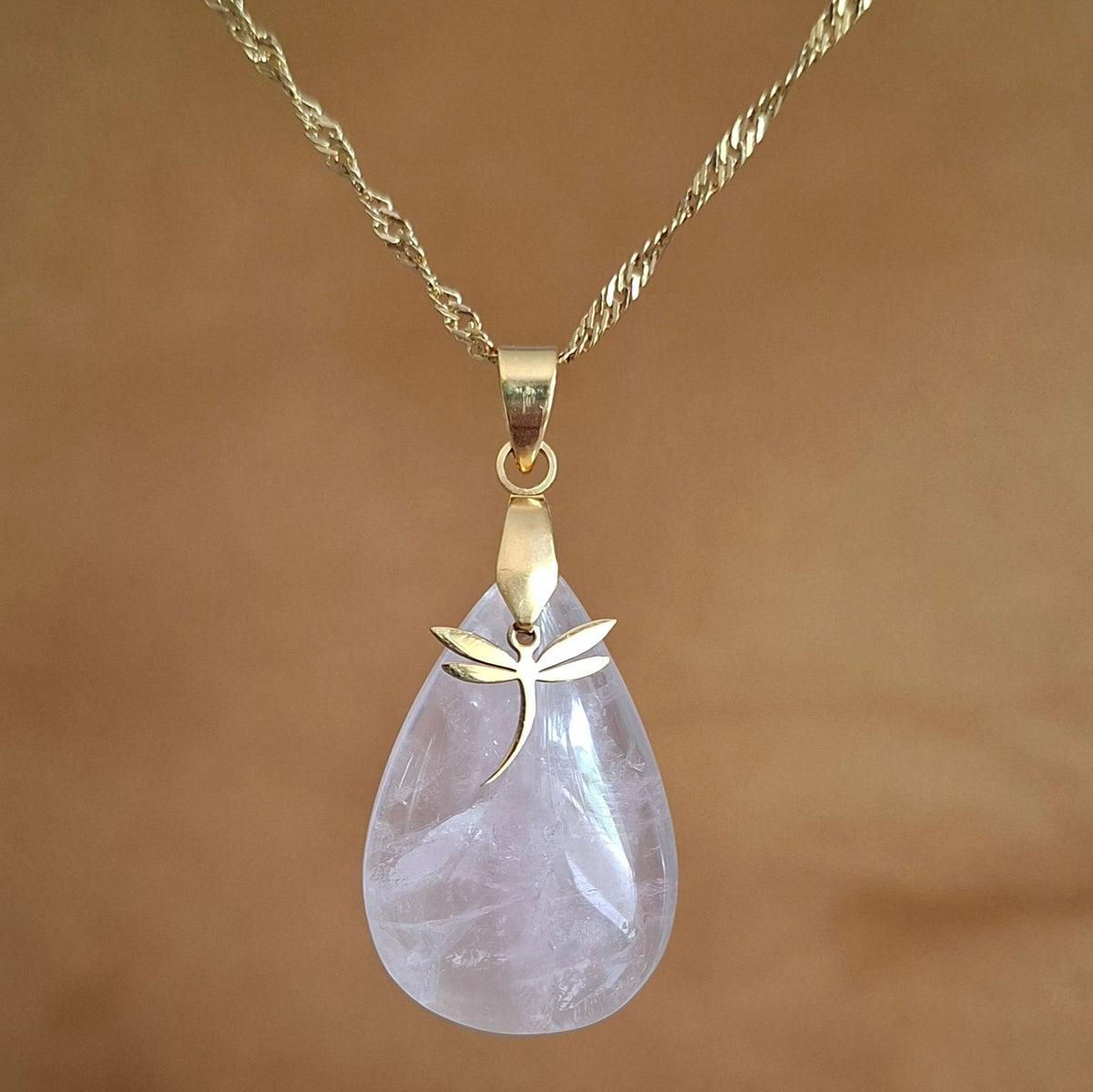 Collier acier en quartz rose forme poire avec breloque libellule
