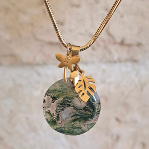 Collier brutaliste vintage avec grand pendentif en agate mousse Collier brutaliste vintage avec grand pendentif en agate mousse