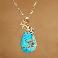 Charger l'image dans la galerie, Collier acier en turquoise Kingman avec breloques dorées