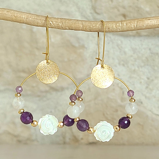 Boucles d'oreilles créoles en améthyste et fleur de nacre