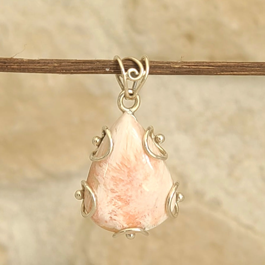Pendentif en argent et scolécite - en forme de poire