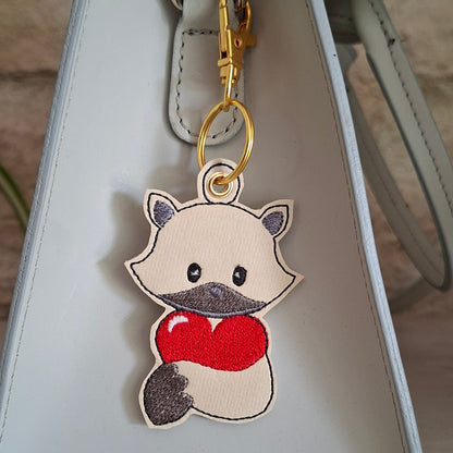 Porte-clés renard écru utilisé comme bijou de sac ou grigri de sac