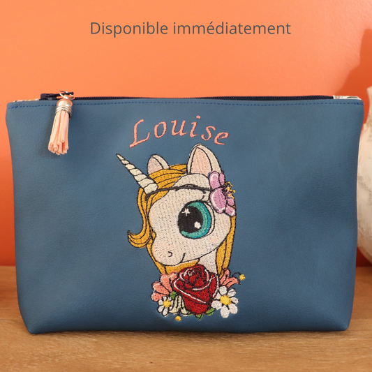 Trousse enfant brodée Licorne et prénom Louise sur simili cuir bleu