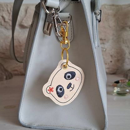 Porte-clés panda brodé accroché, petit compagnon textile fait main