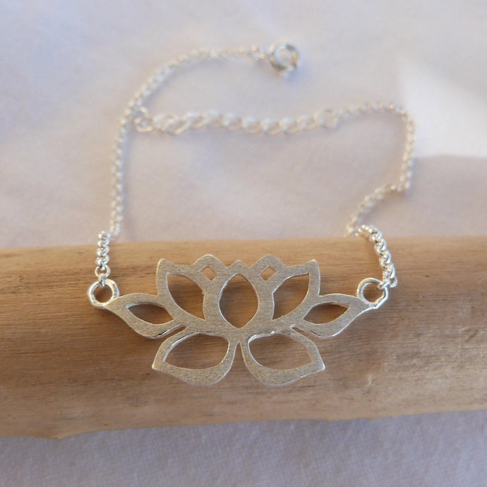 Bracelet fleur de lotus en argent brossé - Bijoux Cailloux Bambou