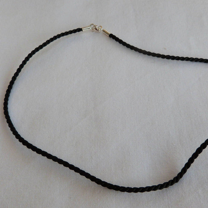 Cordon noir en coton tressé et fermoir argent. - Bijoux Cailloux Bambou