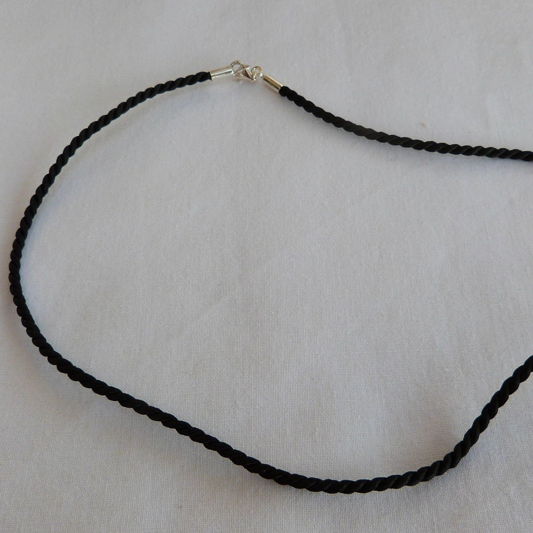 Cordon noir en coton tressé et fermoir argent. - Bijoux Cailloux Bambou