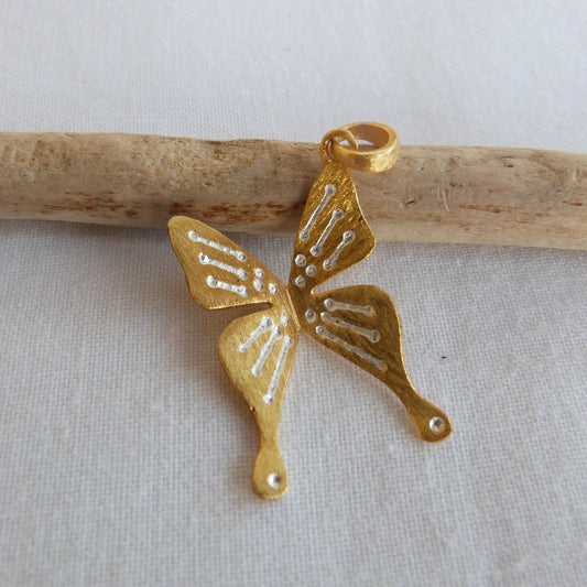 Pendentif papillon en argent plaqué or. - Bijoux Cailloux Bambou