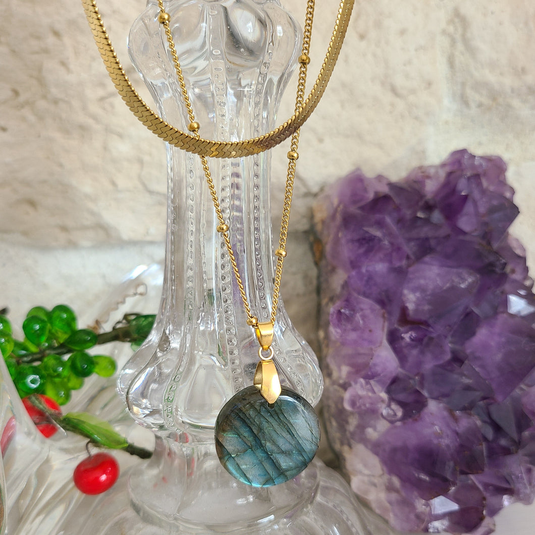 Collier en acier et labradorite.