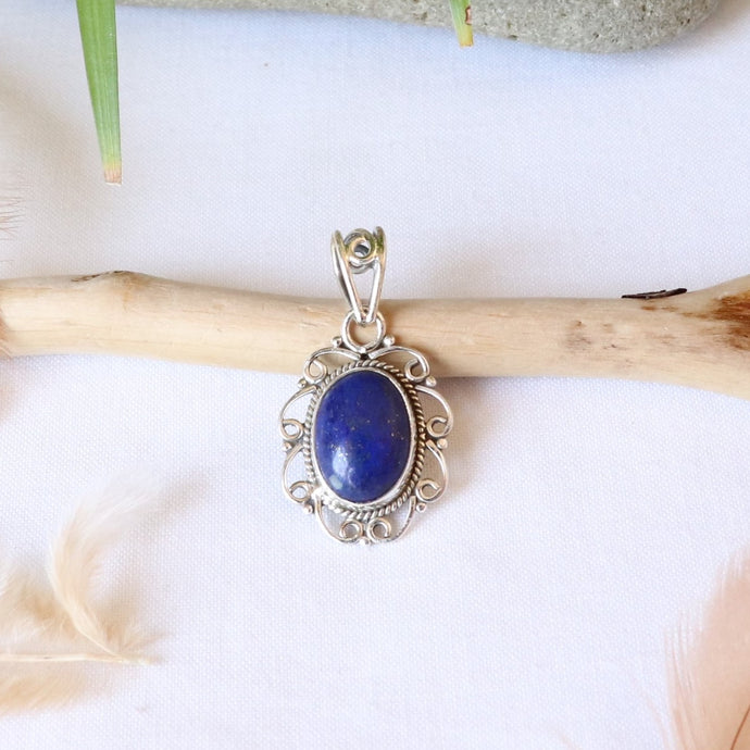 Pendentif en argent et lapis-lazuli