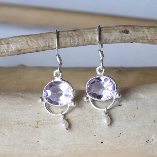 Boucles d'oreilles longues en argent avec améthyste et perle d'eau douce