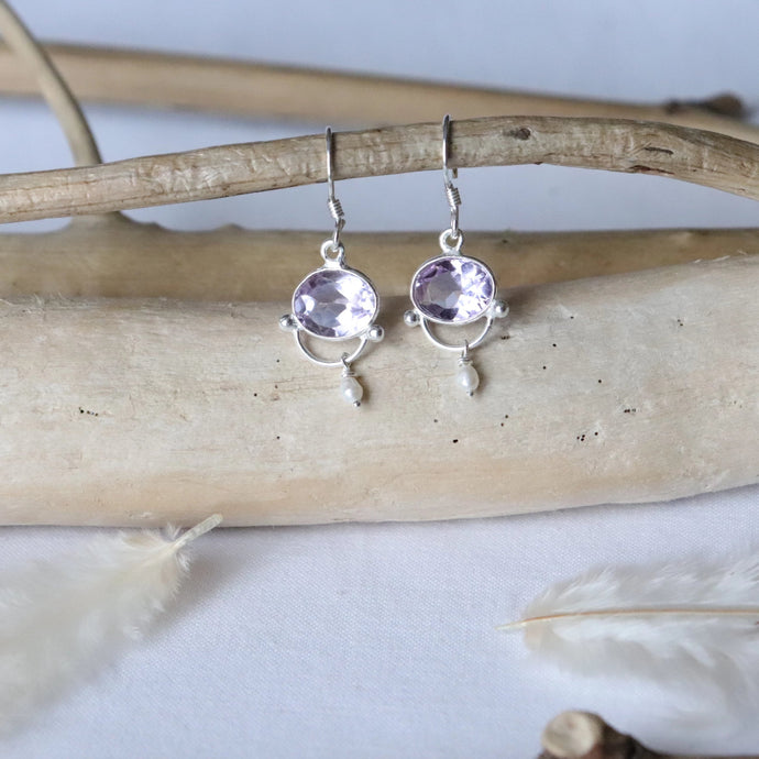 Boucles d'oreilles longues en argent avec améthyste et perle - Bijoux Cailloux Bambou