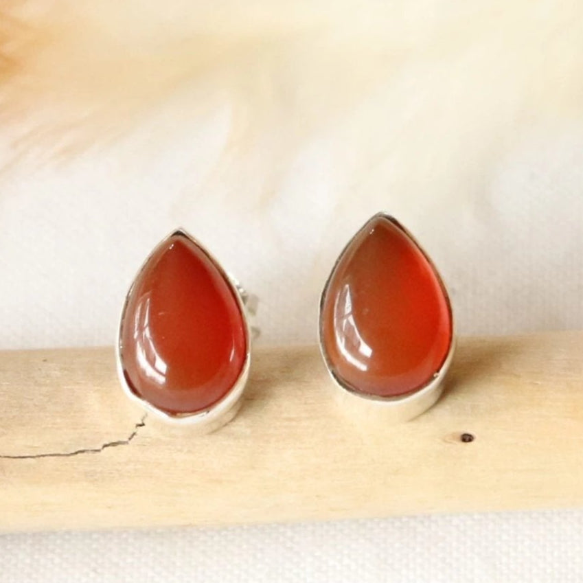 Clous d'oreilles forme poire en argent et cornaline - Petite Rainette