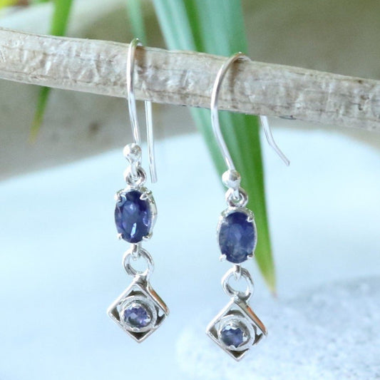 Boucles d'oreilles longues en argent et iolite à facettes - Petite Rainette