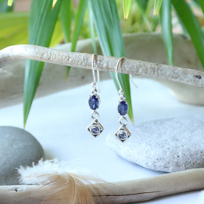 Boucles d'oreilles longues en argent et iolite - Bijoux Cailloux Bambou