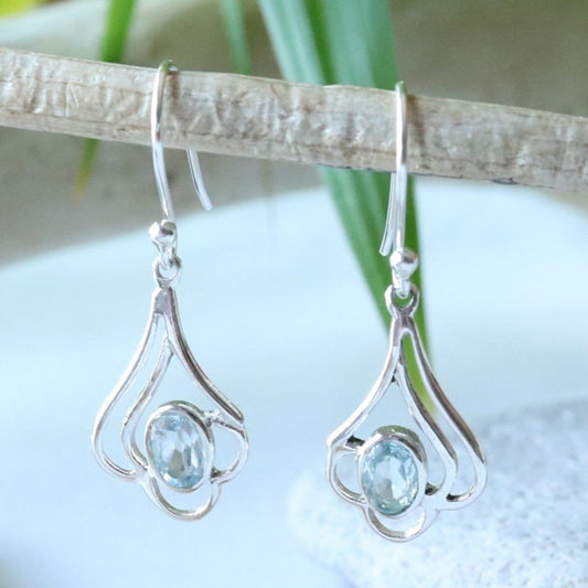 Boucles d'oreilles longues en argent et topaze bleue - Petite Rainette