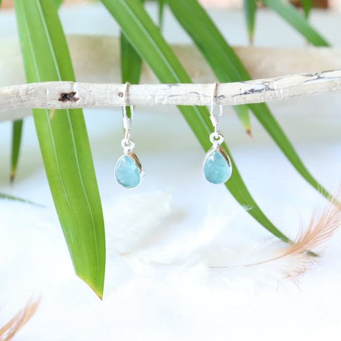 Boucles d'oreilles forme goutte en argent et apatite - Bijoux Cailloux Bambou